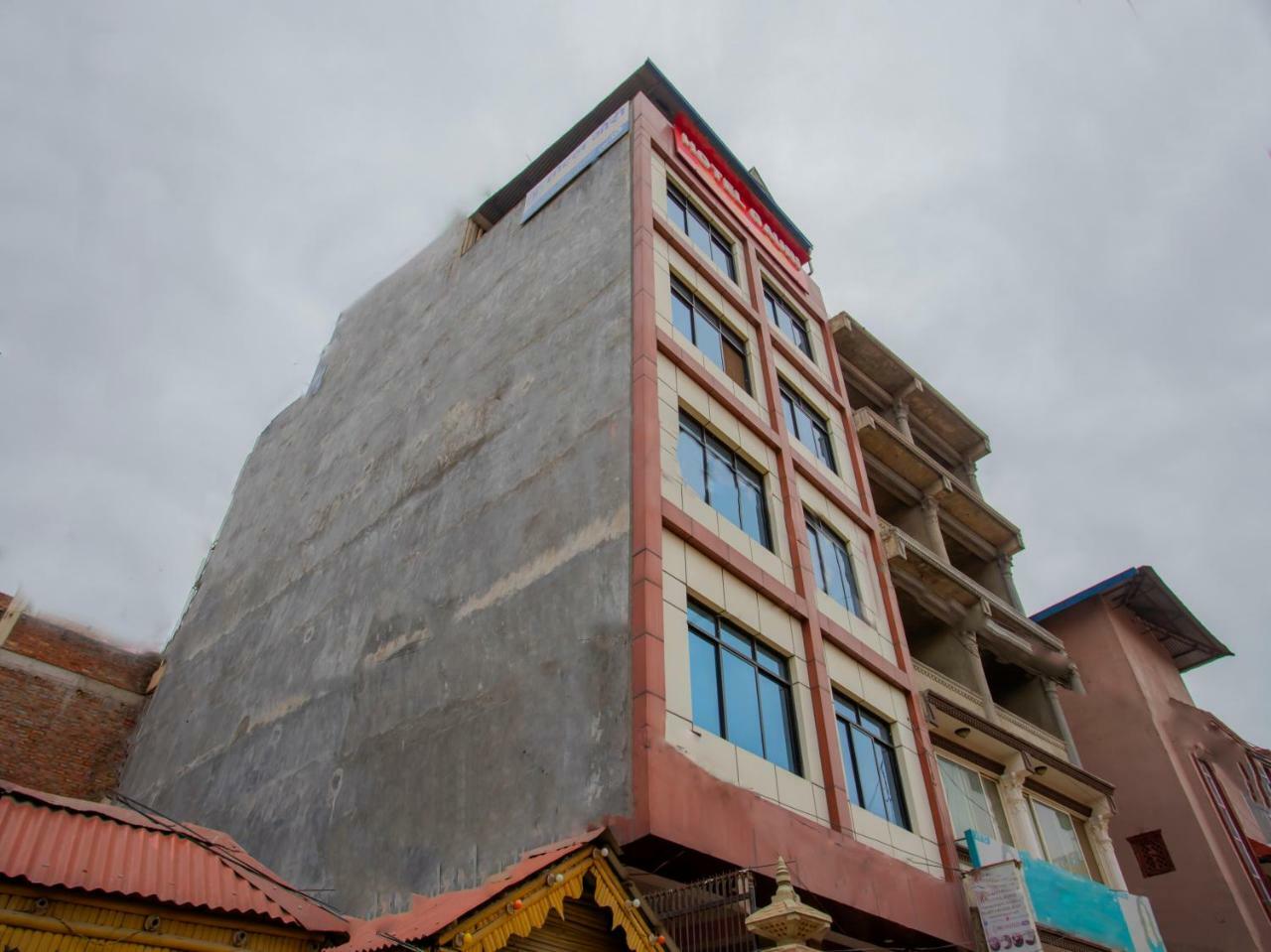 Oyo 305 Hotel Gauri Pashupatināth Exterior photo