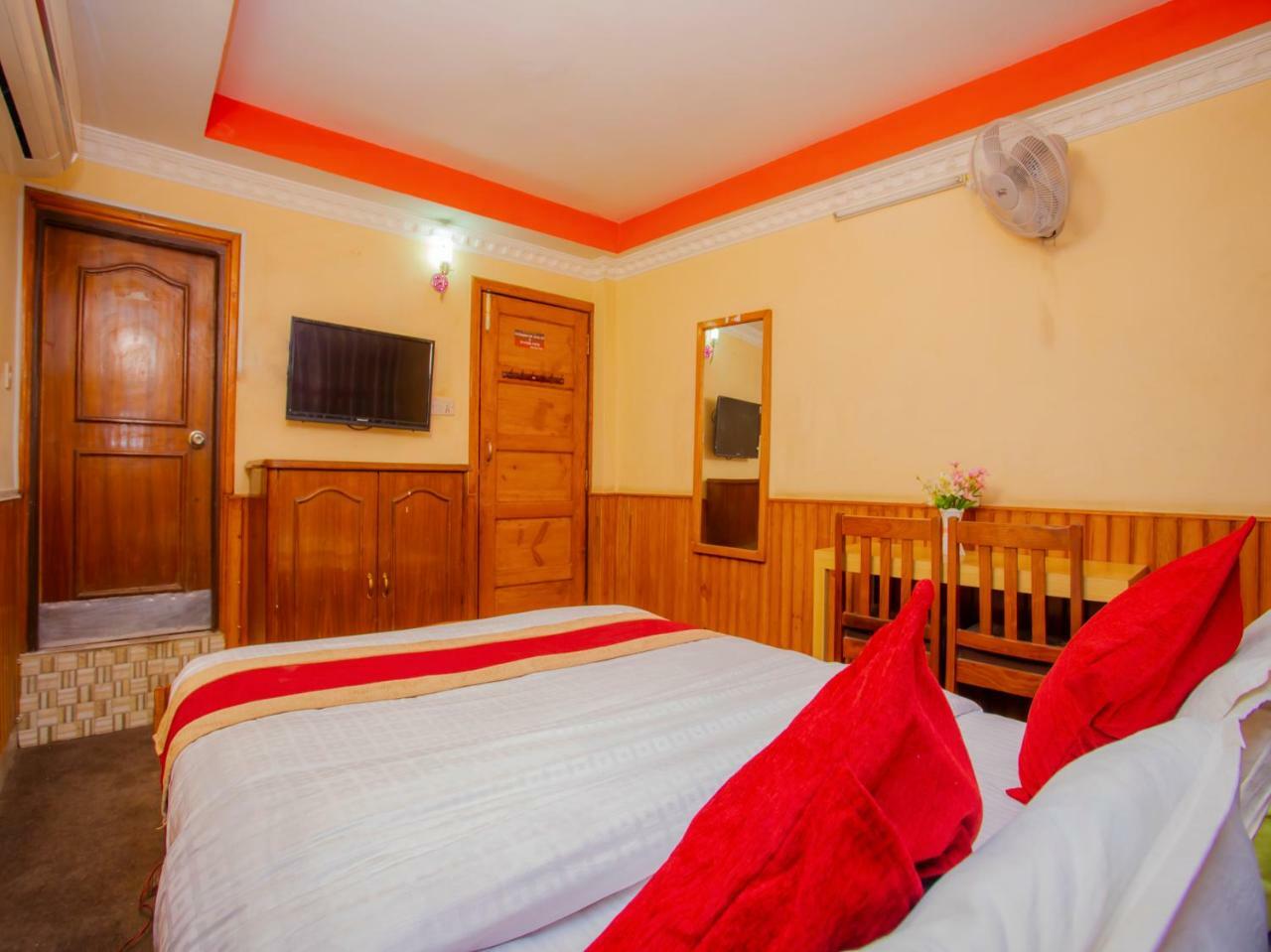 Oyo 305 Hotel Gauri Pashupatināth Exterior photo
